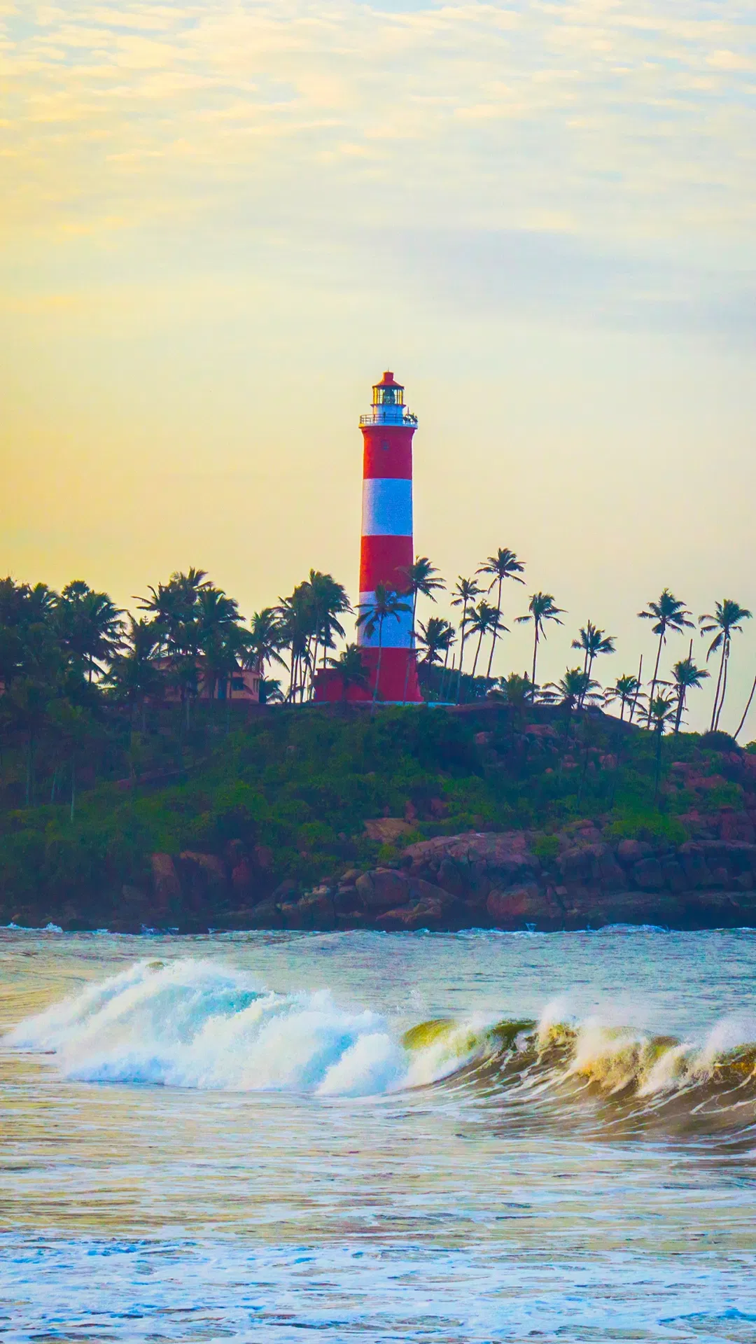 8 Days Kerala Tour Package - Misty Hills to Scenic Shores