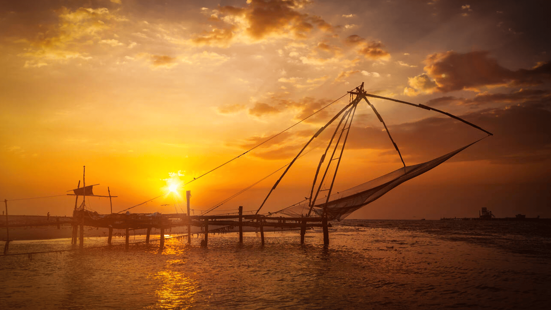 8 Days Kerala Tour Package - Misty Hills to Scenic Shores